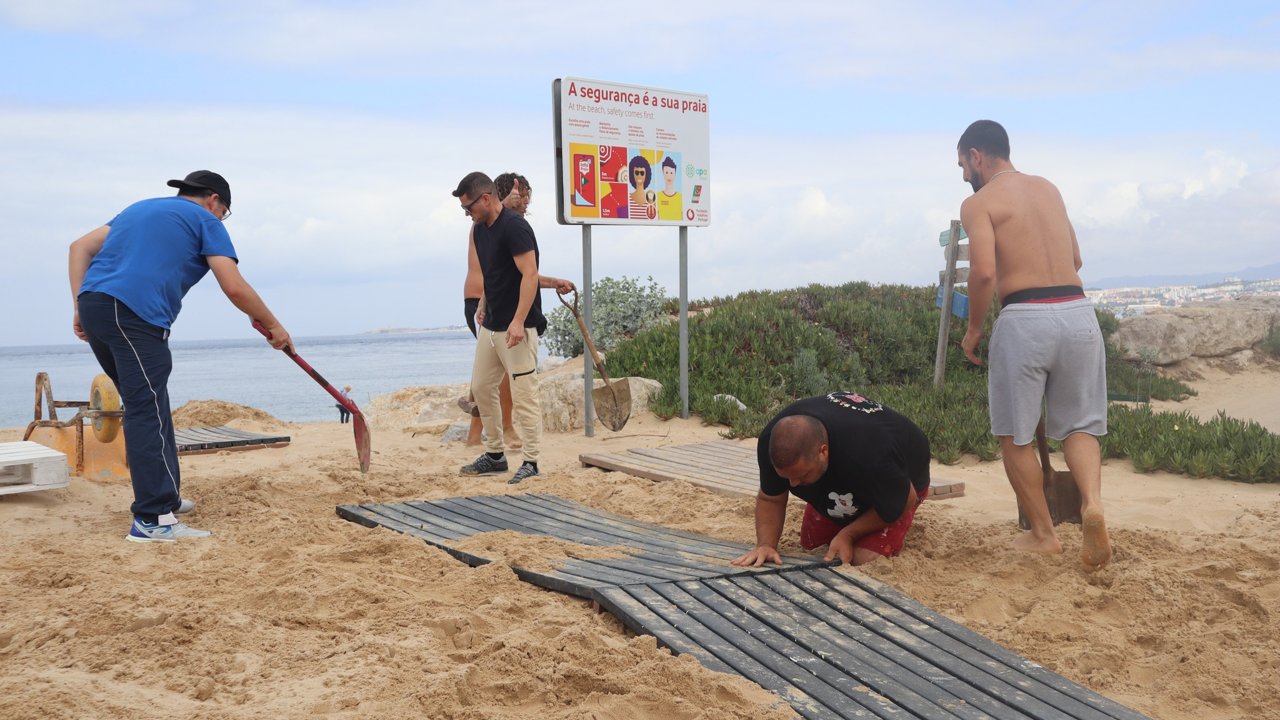 Projeto ReDuna constrói passadiço de acesso à praia
