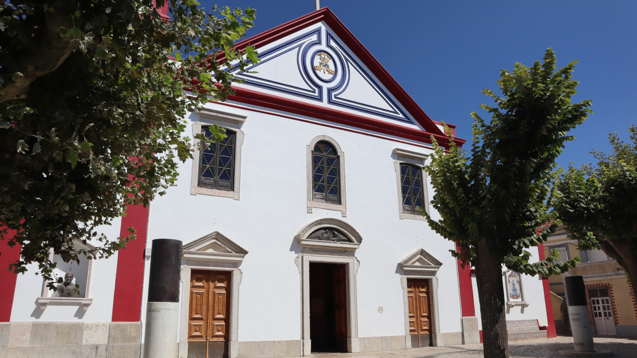 Igreja Paroquial da Nossa Senhora do Monte da Caparica